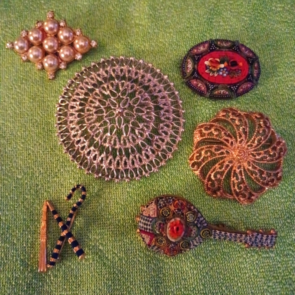 A mix of Mama's old jewelry...